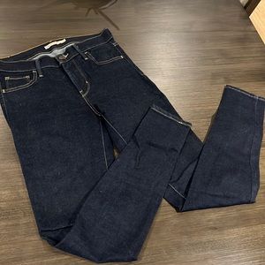 Levi’s dark wash high rise super skinny 720